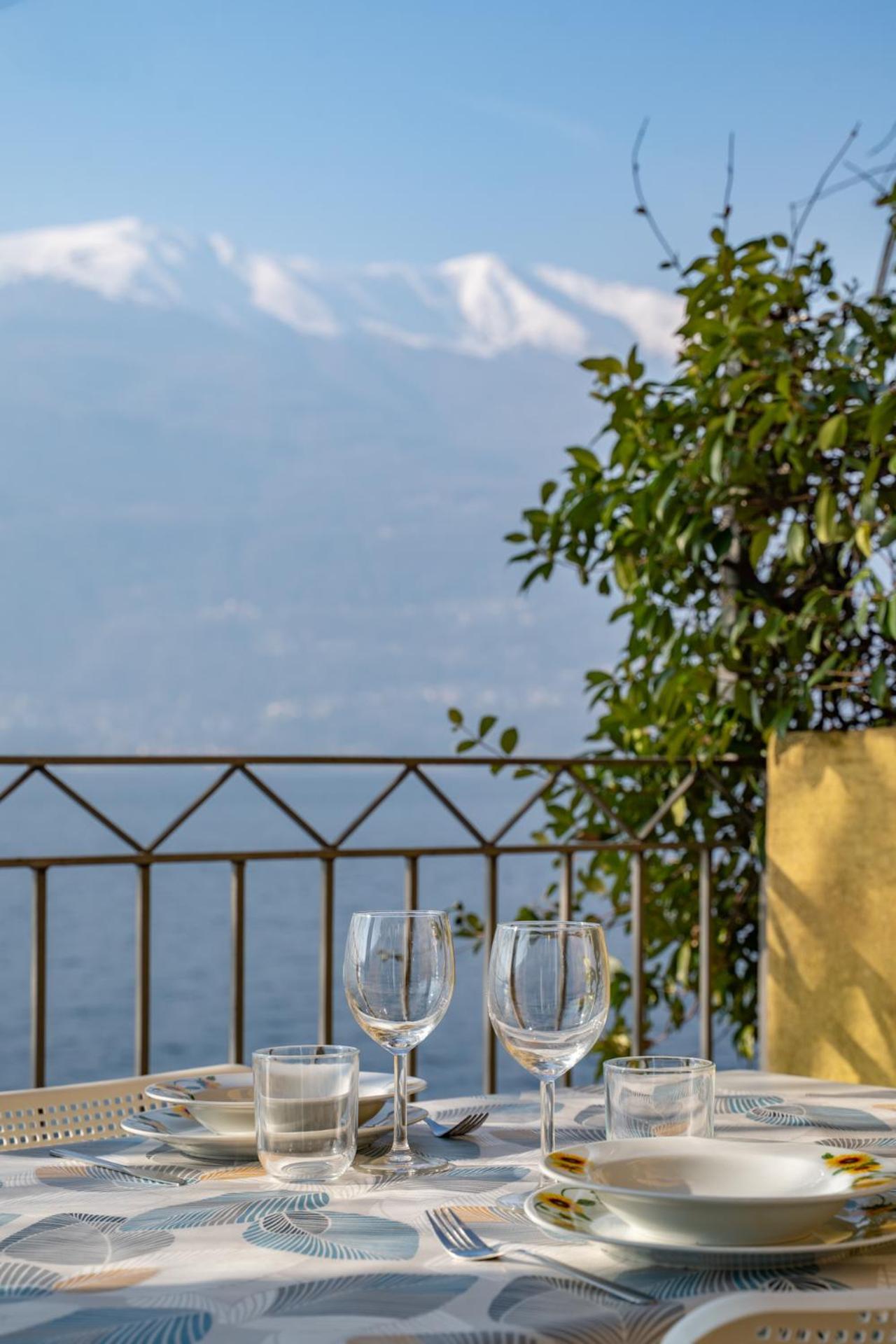 Il Glicine Sul Lago - Wisteria On The Lake Bellano Exterior photo